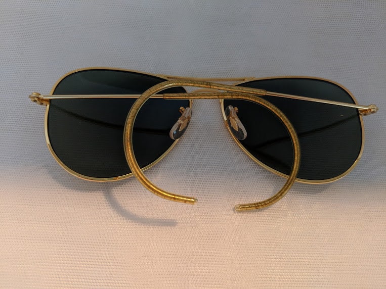 Gold / Vintage Large Aviator Sunglasses With Cable Ear Pieces. Gold