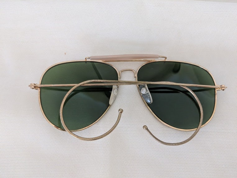 Vintage Aviator Sunglasses With Cable Ear Pieces. Gold / Cream Color