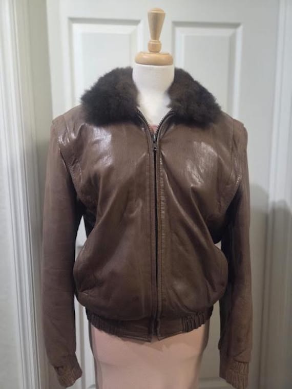 Vintage Alan Michaels Brown Soft Leather Bomber with Fur Lining .  Small Women's Brown Alan Michaels Brown Leather Jacket.