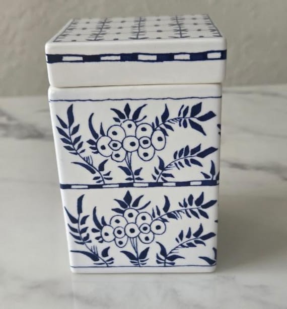 Blue, White Williamsburg Original Royall Porcelain Tea Canister. Small Rectangular Hand Painted Souvenir Tea Caddy