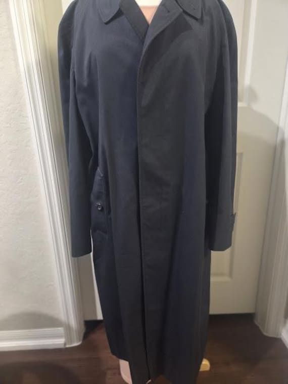 Burberrys London Men's Navy Trench Coat.  Men's Burberrys Made in England Overcoat.