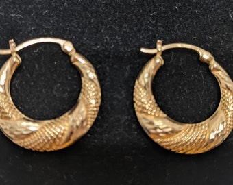 Vintage Chunky Diamond Cut Gold Hoop Earrings. Hallow 10K Diamond Cut Hoop Earrings. Yellow Gold 10K Small Hoop Earrings