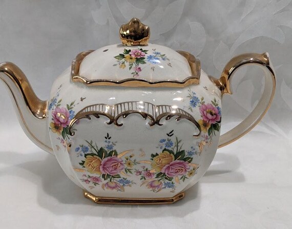 Sadler England Porcelain Square Tea Kettle. Hand Painted Flowers and gold trim. Highly Collectible