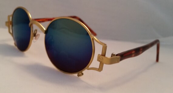 Designer Inspired Retro Sunglasses. Gold Tone Des… - image 4