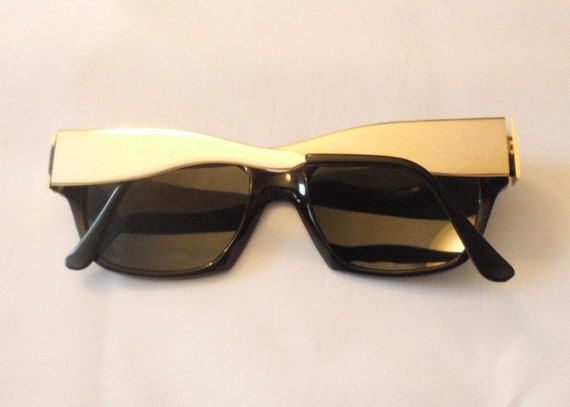 Vintage Black Plastic and Gold Tone Metal Sunglas… - image 4