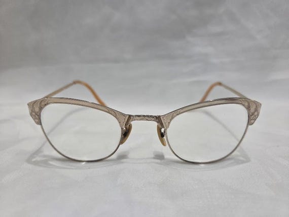 Vintage Gold Women's Cat Eye Eyeglasses. Collectible vintage Eyeglasses