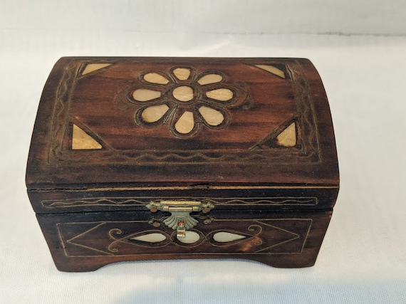 Vintage Folk Art Wood Trinket Box. Wood and Bone Inlay Jewelry Box. Treasure Chest Style Small Wood Fold Art Trinket Box. Bone Inlay Flowers