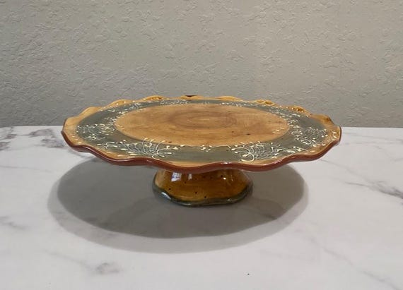 St. Remy By Ambience 12 Inch Diameter Pedestal Vintage Cake Stand. Amber/Green Scalloped Glossy Top.