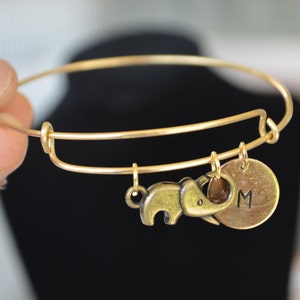 Éléphant en bronze, bracelet jonc réglable - Bracelet jonc initial en or - cadeau de demoiselle d'honneur. Bracelet jonc monogramme, n° 303 -