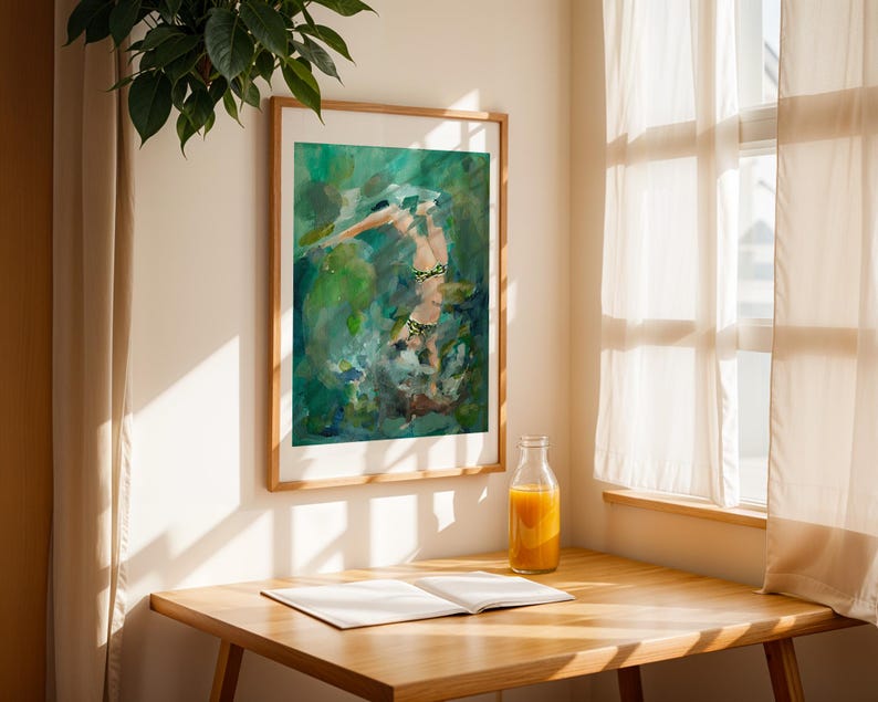 K&ouml;nnte beinhalten: Ein gerahmtes Aquarellbild einer Person in einem gr&uuml;n-schwarzen Badeanzug, die in einer gr&uuml;n-blauen Wasserszene steht.