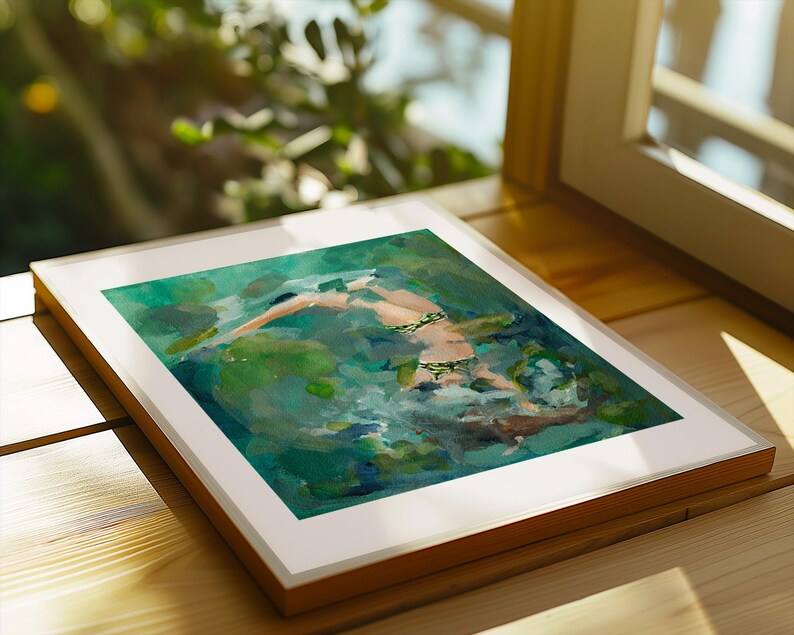 K&ouml;nnte beinhalten: Ein gerahmtes Gem&auml;lde, das eine Person in einem gr&uuml;nen Badeanzug zeigt, die in einem t&uuml;rkisfarbenen Gew&auml;sser schwimmt. Das Gem&auml;lde ist in einem lockeren, impressionistischen Stil mit sichtbaren Pinselstrichen ausgef&uuml;hrt.