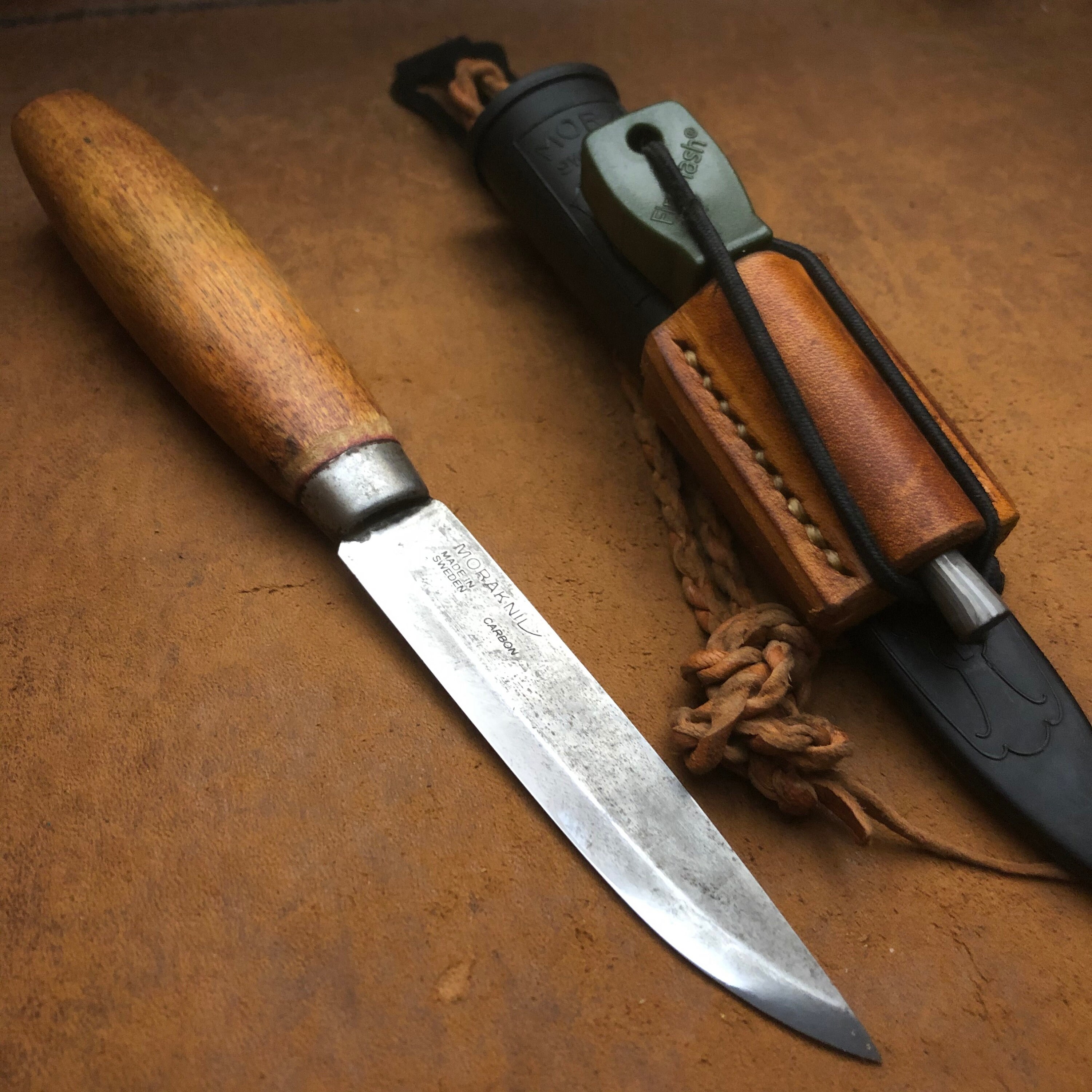 スポーンコリトレイ　Mora Hemslojd ヴィンテージ　スウェーデン il_fullxfull.2091923288_szph.jpg