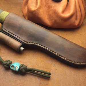Handgefertigte Messerscheide aus Leder KS003