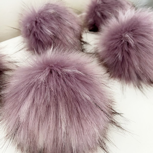 Pompon violet en fausse fourrure || Pompons super luxe MAUVE || pompons végétaliens faits main disponibles sur cordons ou boutons-pression en 3 tailles || pour bonnets en tricot || approvisionnement