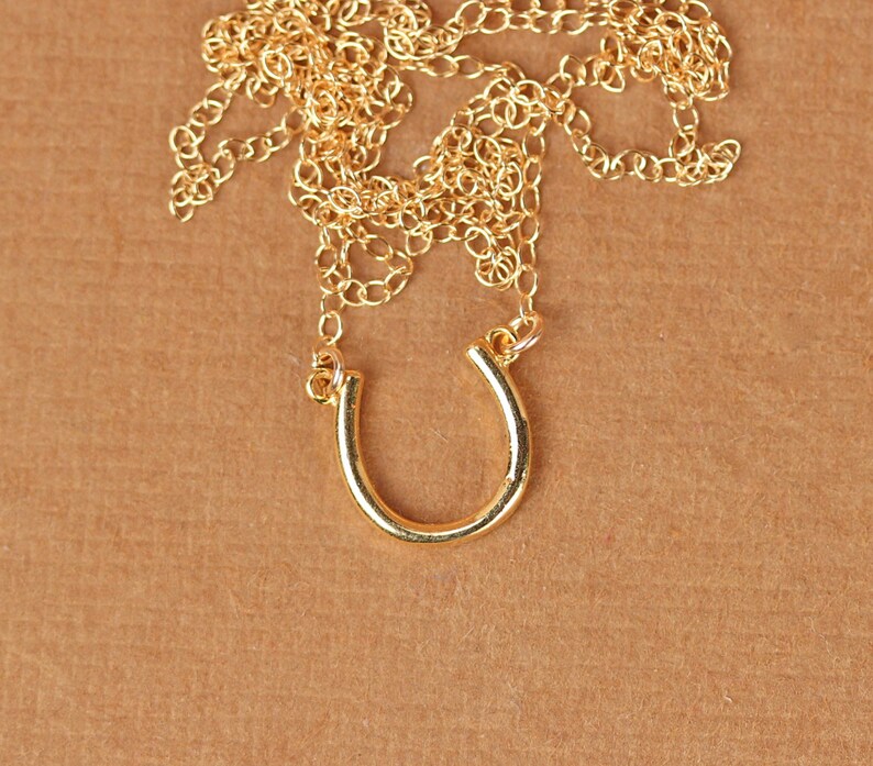 Guldhästskohalsband, lyckohalsband, lyckoberlock, lager-på-lager-smycken, liten guldhästsko, fint hänge, 14k guld vermeilkedja bild 6