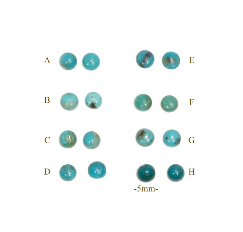 Pu&ograve; includere: Otto paia di cabochon di turchese, etichettati dalla A alla H, ciascuno con un diametro di 5 mm.