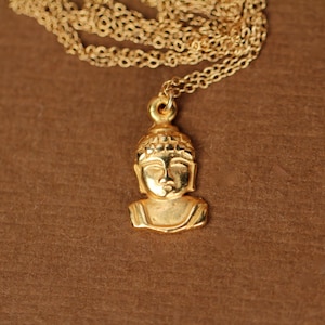 Collar de Buda - collar de yoga - collar de cabeza de buda de oro - un pequeño buda de oro precioso que cuelga de una cadena de vermeil de oro de 14k