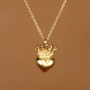 Kronenkette, Königin meines Herzens, goldene Herz- und Kronenkette, goldener Herzanhänger, ein 14k Gold Vermeil Herz an einer 14k Gold Fill Kette