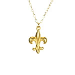 Colar flor de lis - colar em camadas - colar francês - uma flor de lis em ouro vermeil 14k pendurada em uma corrente de ouro 14k
