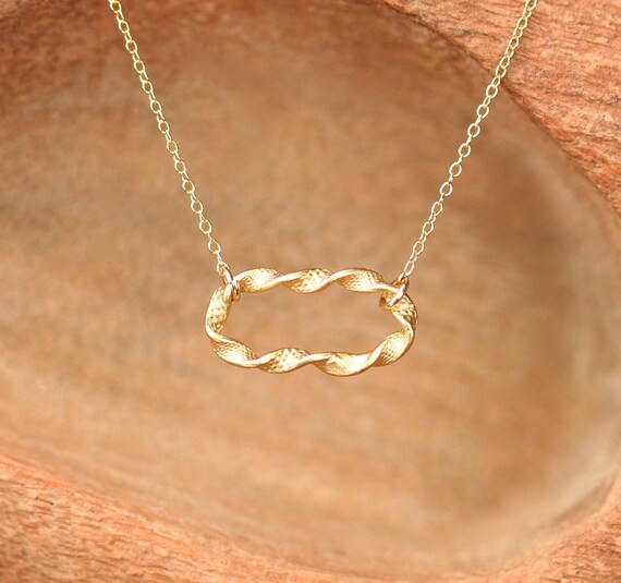 Gold oval necklace, twisted metal necklace, chaink link necklace, simple necklace, everyday necklace, bridemaid jewelry