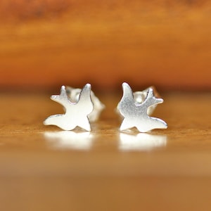 Bird earrings, sterling silver bird stud earrings, tiny silver earrings, sparrow earrings, cute stud earrings, little girl earrings, boho