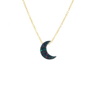 Collana con luna crescente, delicato gioiello con luna in opale, collana con luna nera, celeste, opale di fuoco, luna in opale nero su una catena riempita in oro 14k