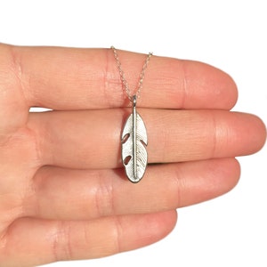 Feder Halskette in Sterling Silber, boho Halskette, langer Feder Anhänger, Vogel Feder Schmuck, zierliche Silber Halskette