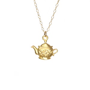 Collar de tetera de oro: joyería de cuento de hadas para la fiesta del té