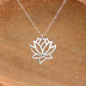 Precious Chinese Handmade Ceramic Flower Peony Lotus Jewelry Pendant Necklace Precious Chinese Handmade Ceramic Flower Peony Lotus Jewelry Pendant Necklace