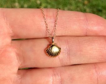 Seashell necklace in gold, beachy necklace, silver sea shell pendant, boho necklace, summer jewelry, gold shell jewelry, tropical gift
