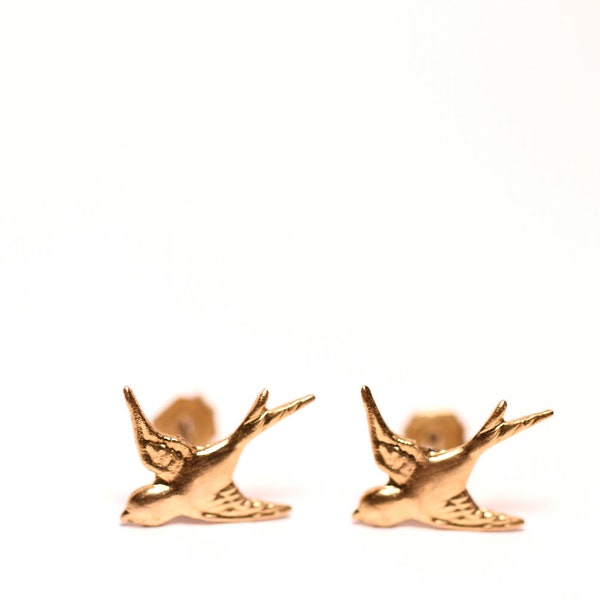 Swallow earrings, flying bird stud earrings, soaring birds, gold bird earrings, sparrow earrings, sparrow stud earrings