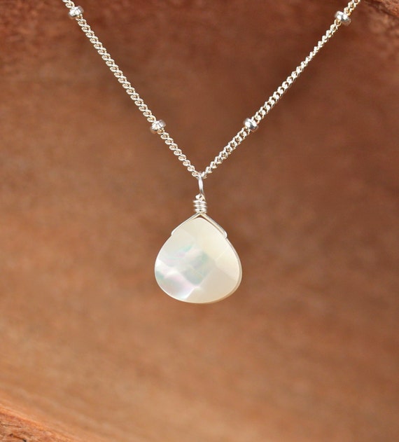 Mother of pearl necklace, simply and classy jewelry, teardrop ivory necklace, bridal necklace, gift for her