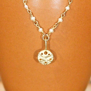 Sand dollar and pearl necklace, beaded pearl chain, summer necklace, beach jewelry, sea star necklace, gold sand dollar pendant