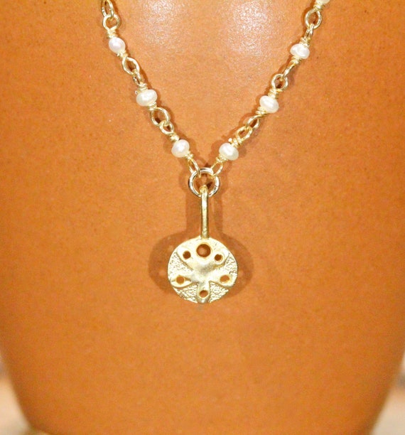 Sand dollar and pearl necklace, beaded pearl chain, summer necklace, beach jewelry, sea star necklace, gold sand dollar pendant