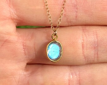 Labradorite necklace, crystal necklace, rainbow stone necklace, gemstone jewelry,  a flashy labradorite on a 14k gold filled chain