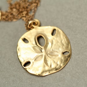 Halsband med guldsanddollar - fint halsband - en nätt guldsanddollar som hänger från en kedja i 14 karat guld med vermeil-motiv bild 5
