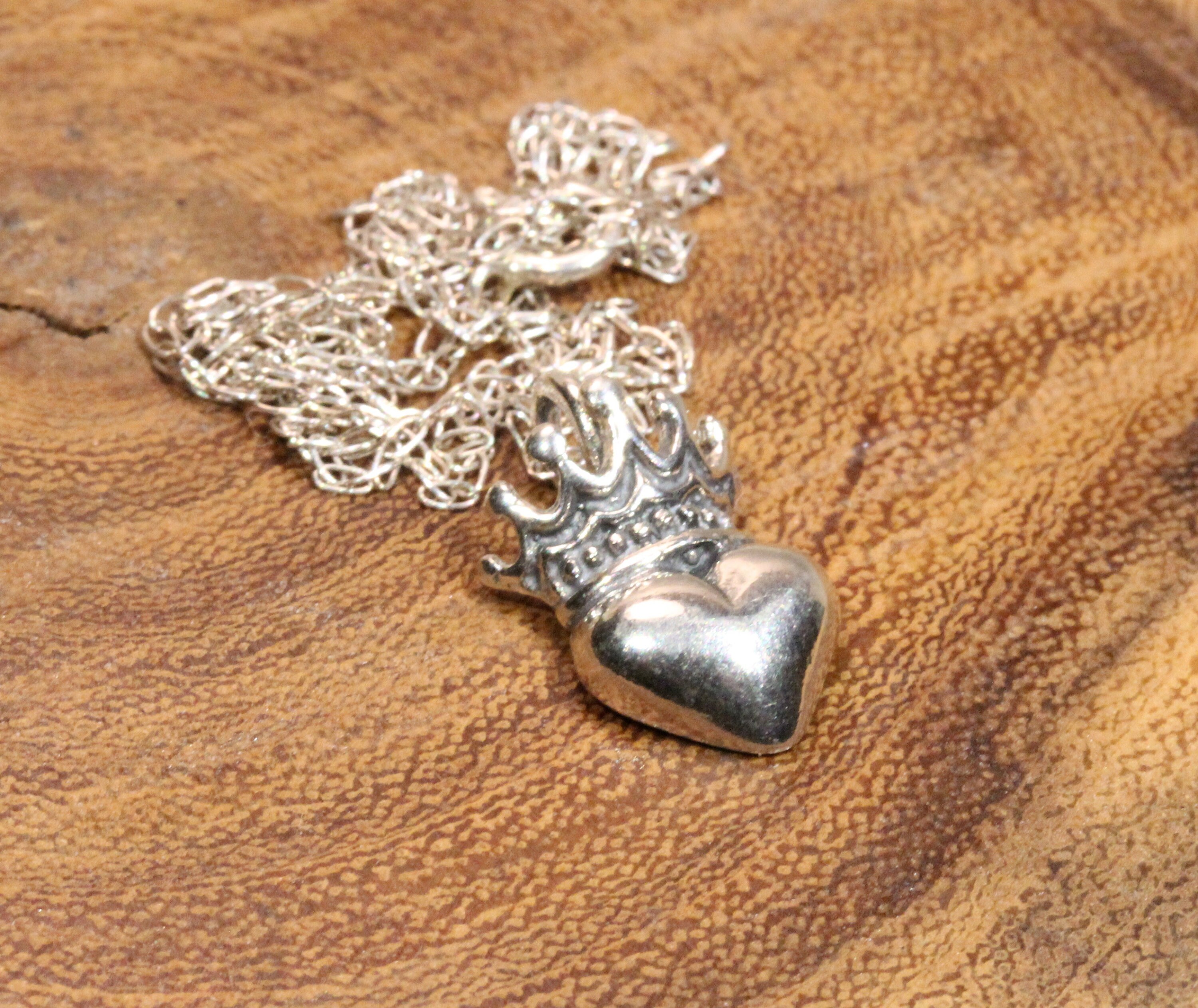 Crown heart cheap necklace