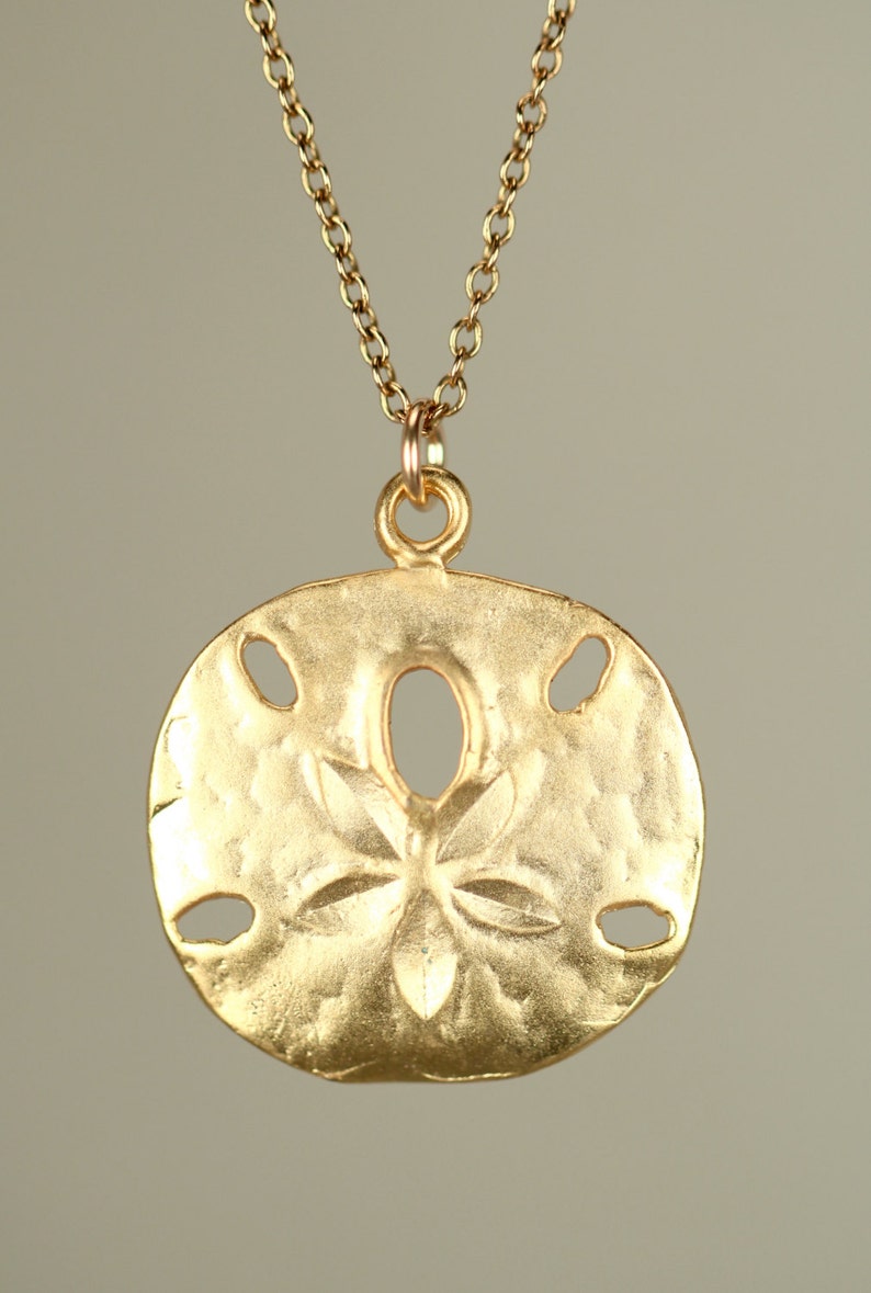 Halsband med guldsanddollar - fint halsband - en nätt guldsanddollar som hänger från en kedja i 14 karat guld med vermeil-motiv bild 4
