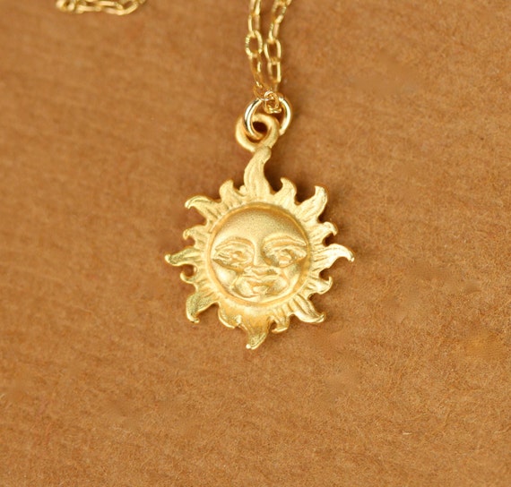 ゴールドの小さな太陽のネックレス - Etsy 日本