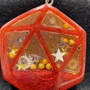 Wizard House D20 Shaker Charm