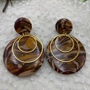 Neutral Tone and Gold Circle Dangly Earrings