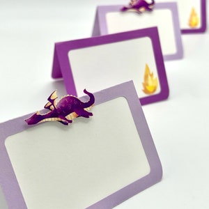 Drachen-Tischkarte | Drache Geburtstag | Lila Drache Party | Drachen Geschenk | Geburtstagsdeko Drachenschuppe | Mythischer Geburtstagsdrache (lila)