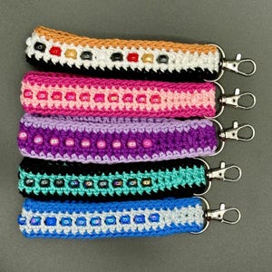 Crocheted Cotton Yarn and Beaded Wristlet Keychain - Spinning Beads Fidget Wristlet Keychain for Keys, Charms, Car Keys, House Keys