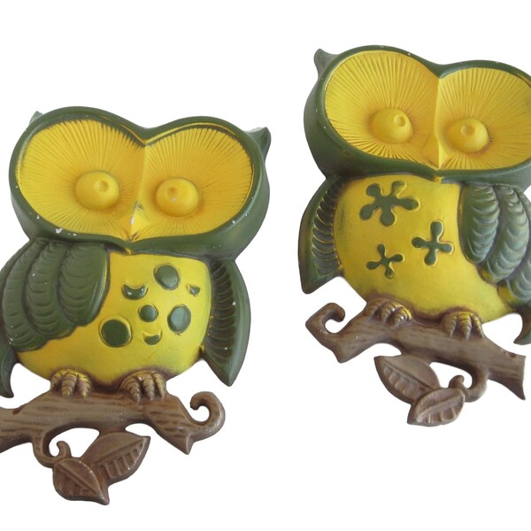 Owl Decor Aluminum Plaques Kitschy Wall Decor Owl Plaques 1970s Wall Decor Vintage Owls Retro Wall Art Yellow and Green Kitschy Kitchen