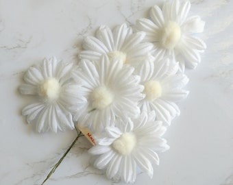 Pretty Vintage White Silk daisy flower spray NOS from Japan for Hats, floral arrangements, Home décor, crafts, costumes.