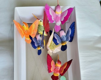 12 bonitos colibríes de 3,5 pulgadas en alambre, colibríes de plumas artificiales para manualidades, hogar, jardín, sombrerería, boda, ramo, decoración para tartas