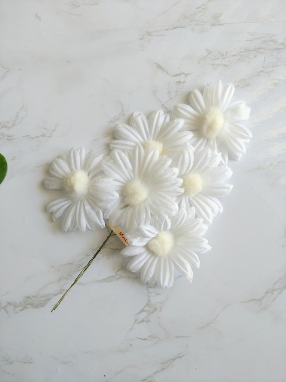 Pretty Vintage White Silk daisy flower spray NOS from Japan for Hats, floral arrangements, Home décor, crafts, costumes.
