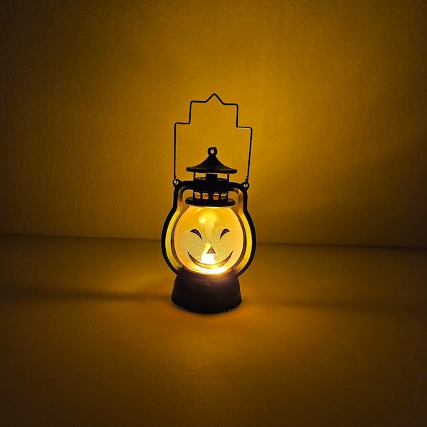 Pretty 6-1/4" mini Halloween Lamp for home, patio decor, costumes, crafts