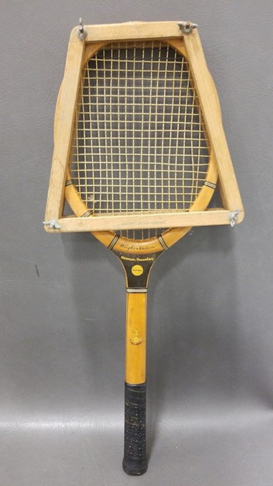 Raquette de tennis en bois vintage Wright & Ditson