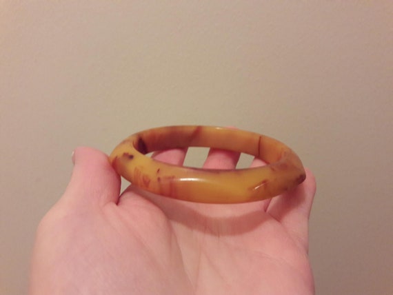 Vintage Bakelite  Bangle Bracelet Swirl Deep Pump… - image 3